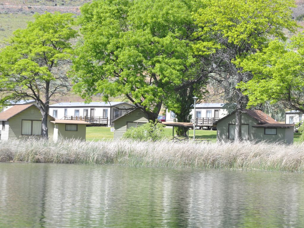 Lakeside cabins from Park Lake