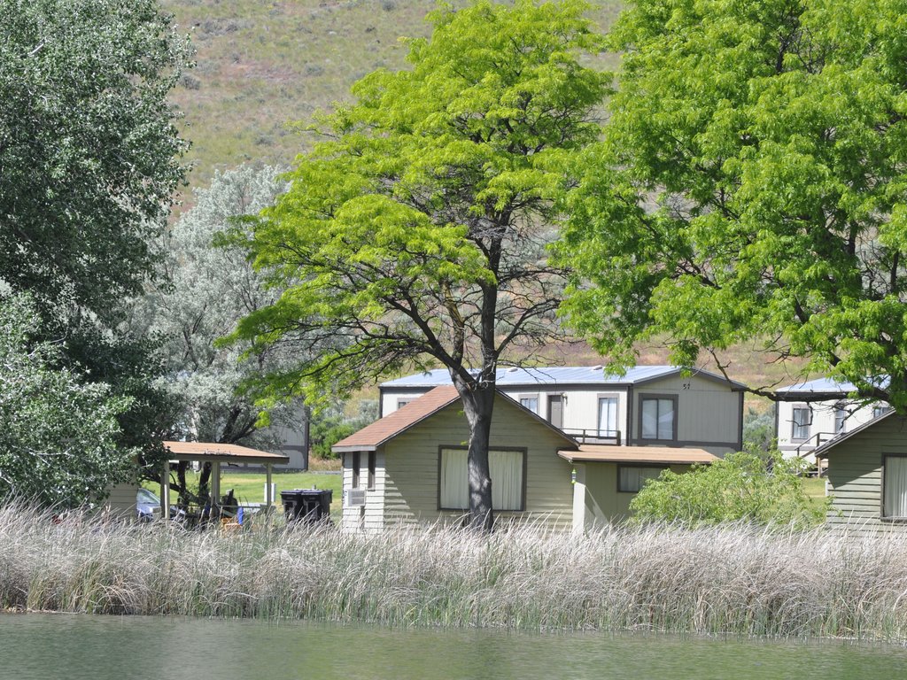 Lakeside cabins at Sun Lakes