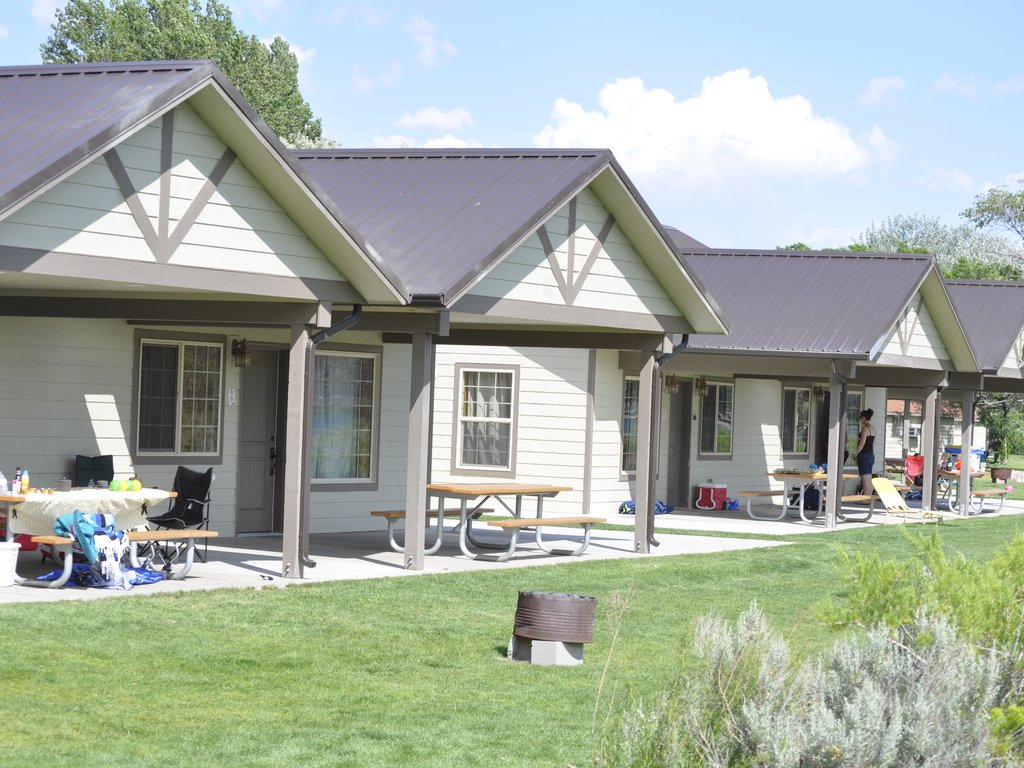 Lakeview cabins with picnic tables
